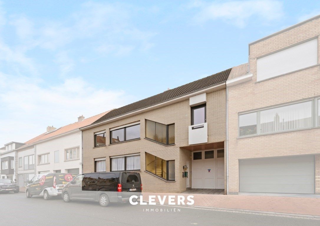 Renovatieproject koppelwoonst of groot perceel bouwgrond foto {{pictureIndex}}