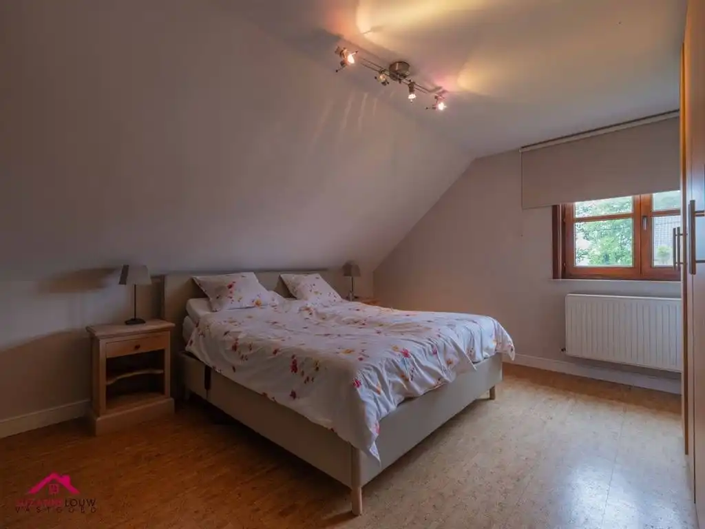 Charmante vrijstaande woning met sfeervol aangelegd terras foto 37