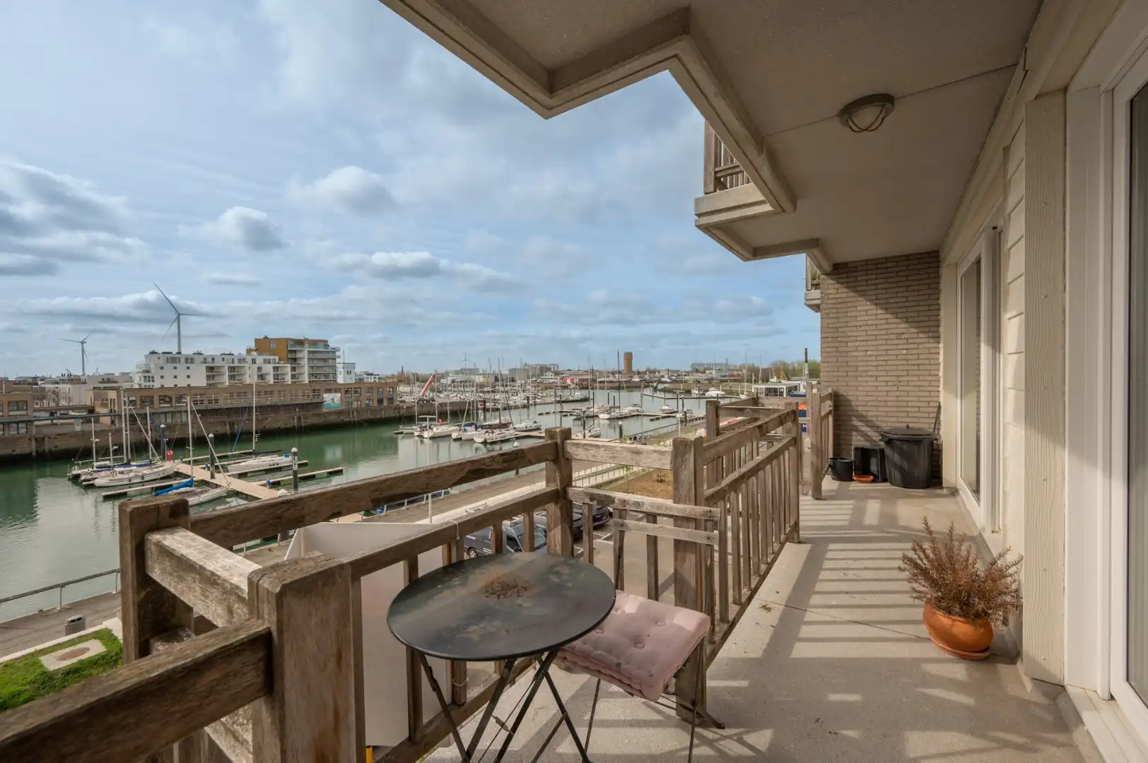 Zonnig appartement met 2 slaapkamers en terras met zicht op de jachthaven foto 11