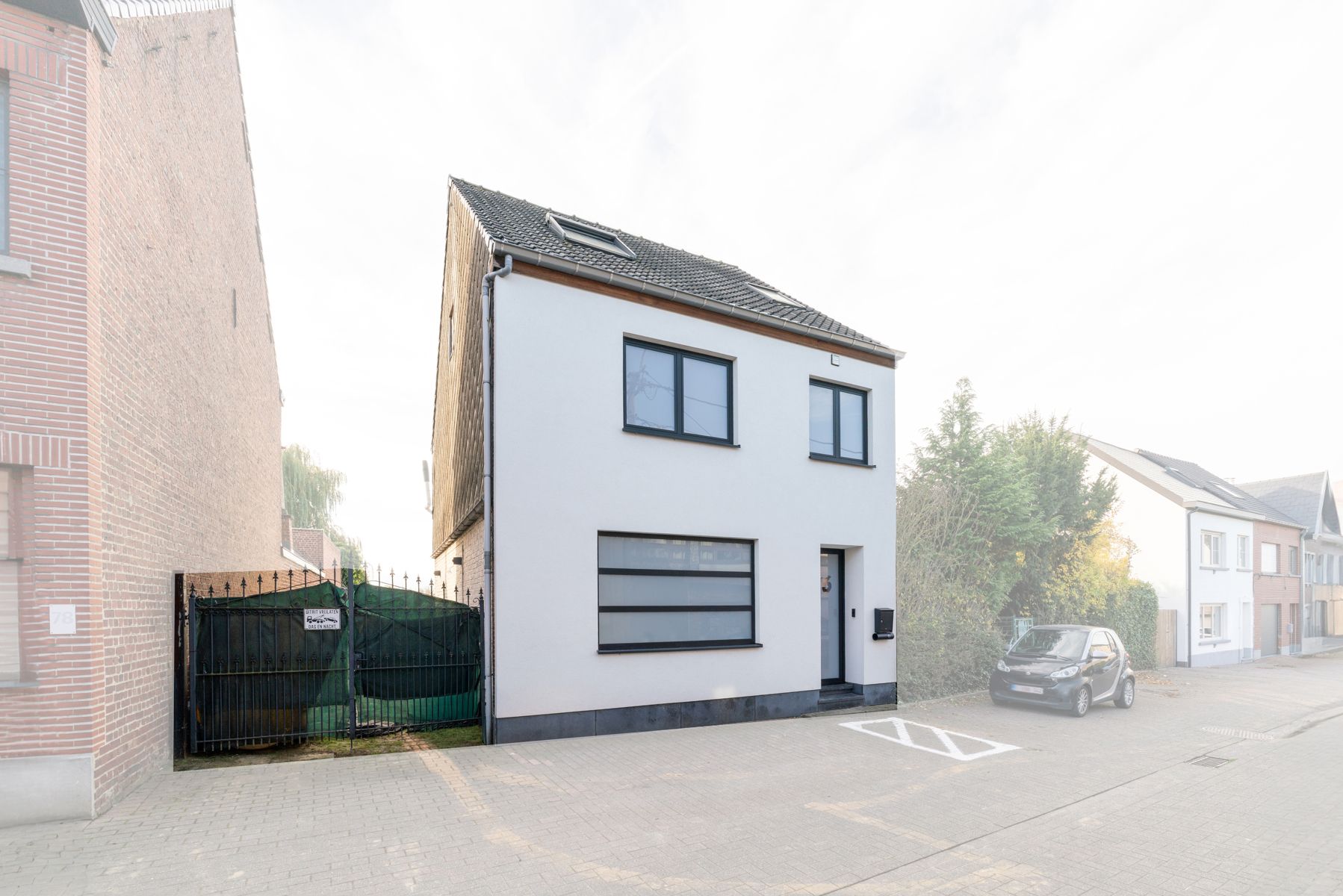 TE KOOP - deels gerenoveerde woning met 4 slaapkamers foto 19