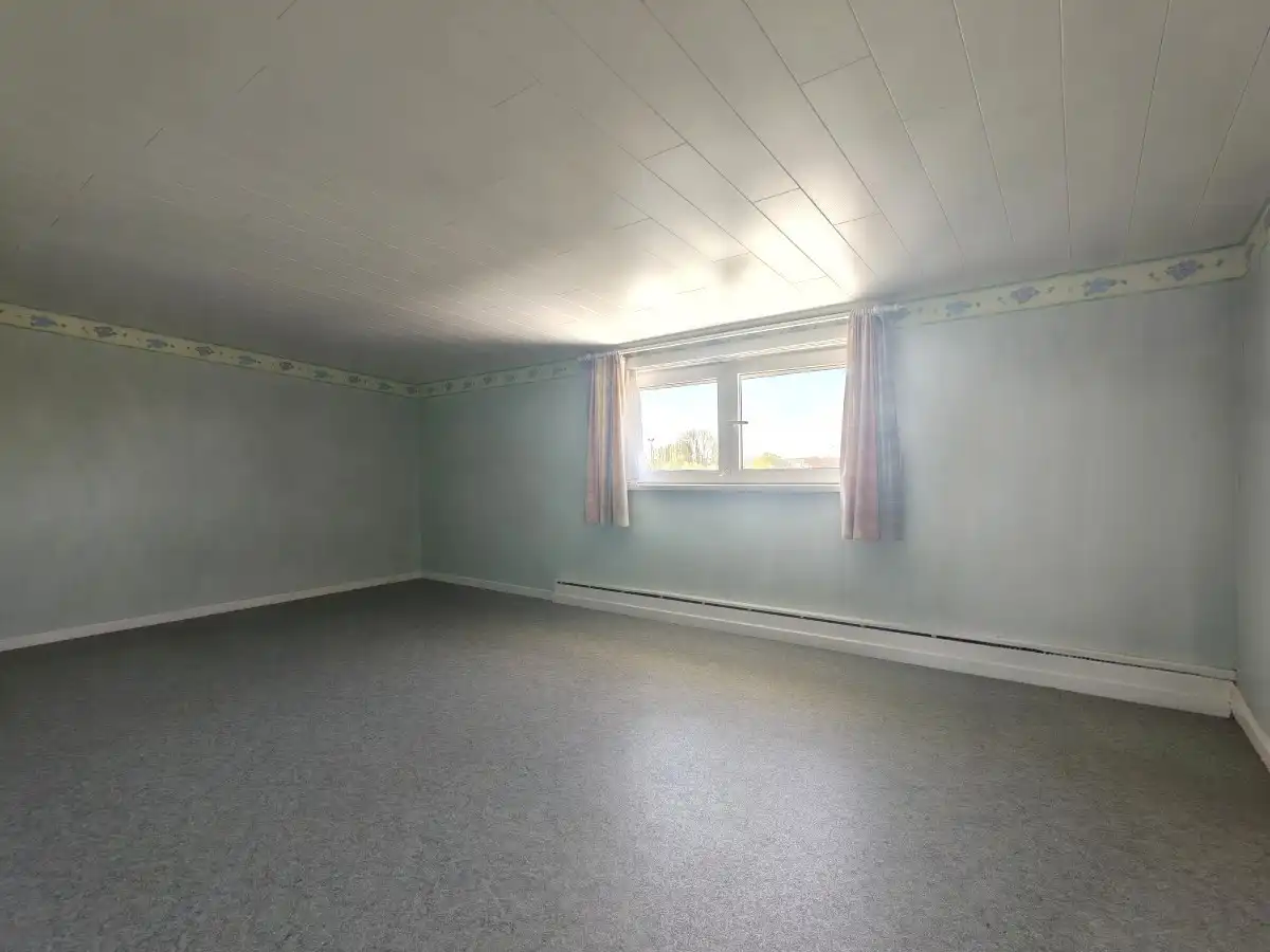 Zonnebeke - Ruime halfopen woning met 4 slaapkamers, bureel en grote tuin foto 12