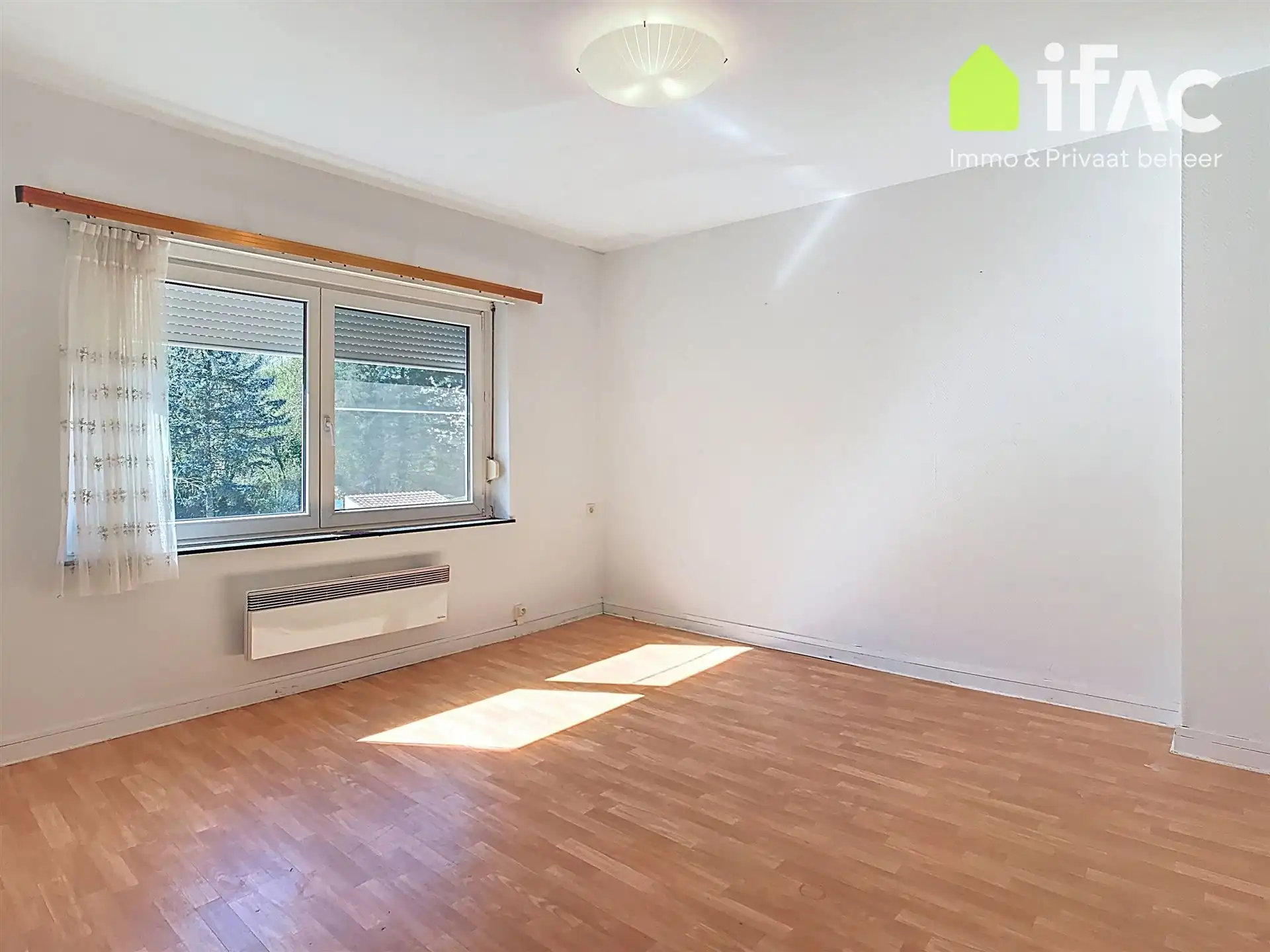 Huis met 2 slaapkamers, bureau en tuin foto 12