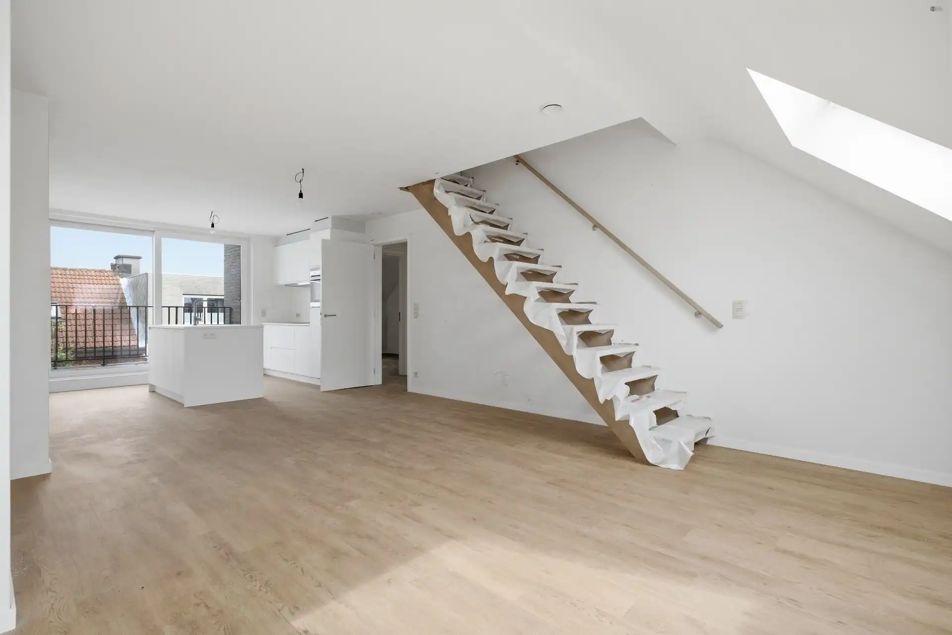 Ruim duplex appartement met 3 slaapkamers en 2 badkamers foto {{pictureIndex}}