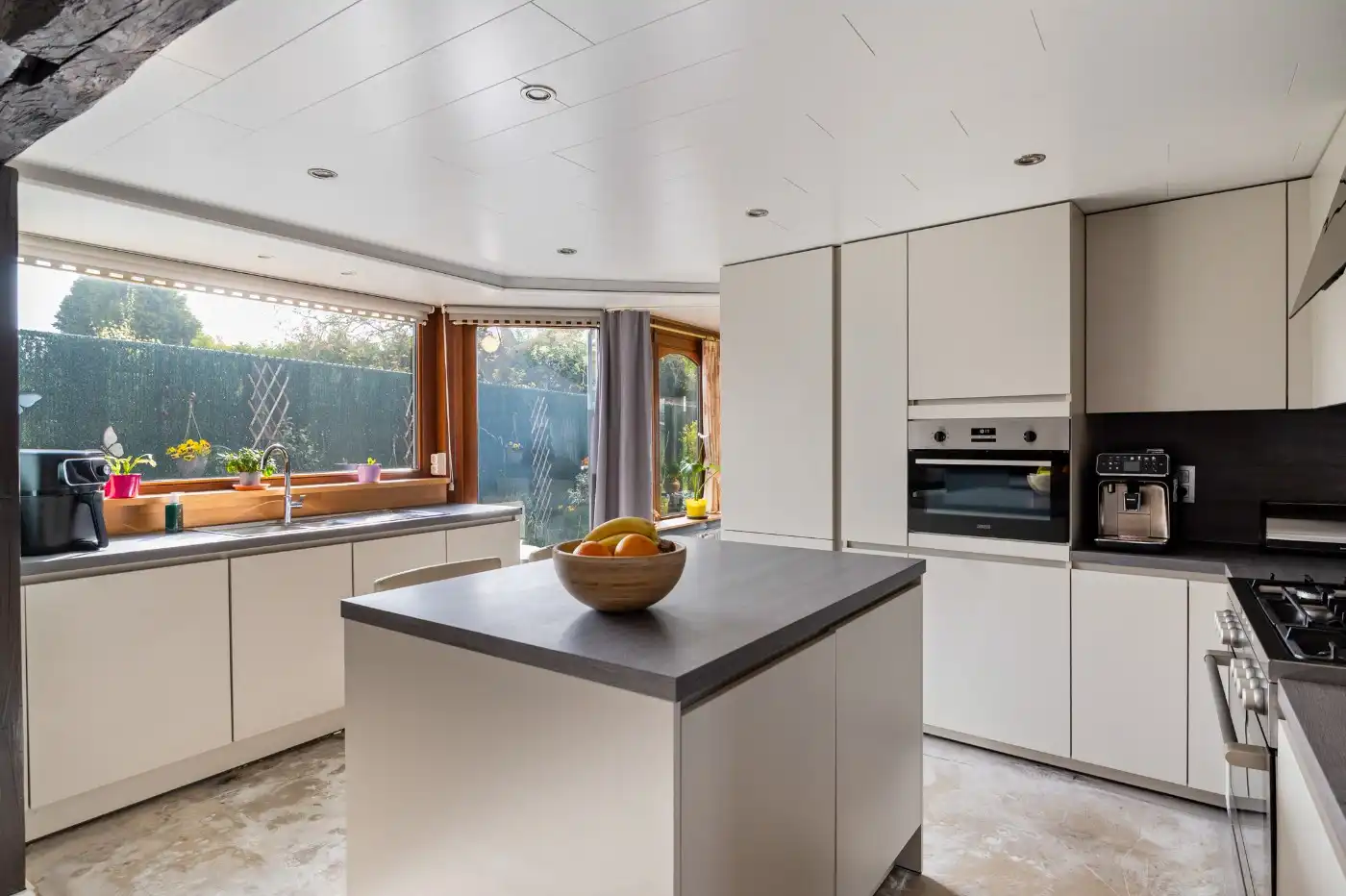 Top gelegen, charmante, vrijstaande woning met 3 slpk. en prachtige zuid-tuin foto 10