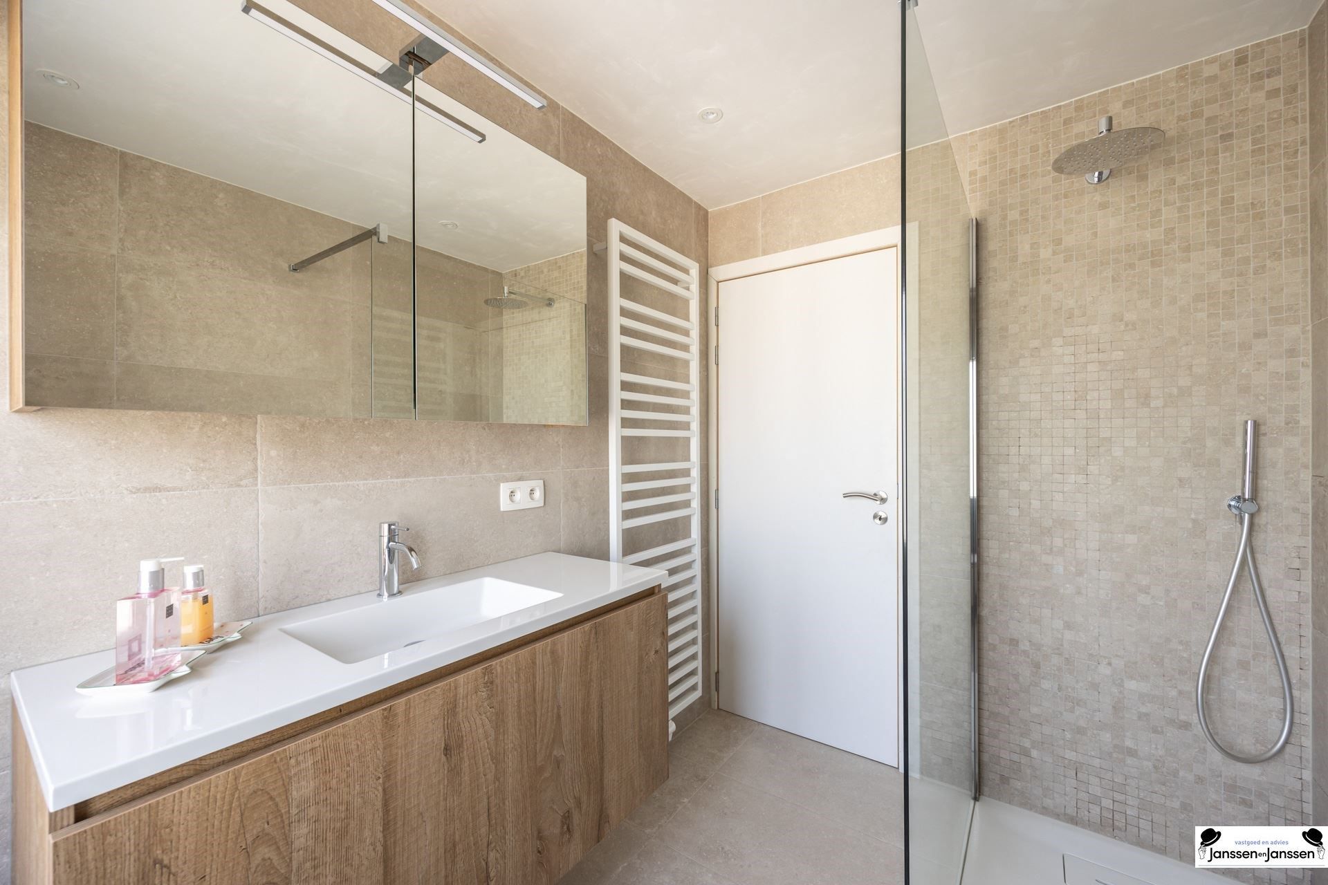 Charmante Woning met Historische Charme in Kapellen foto 18