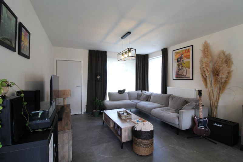 Recente hoekwoning bij centrum Poperinge foto 3