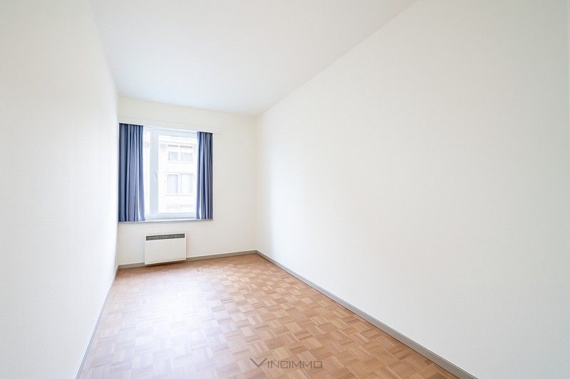 Ruim, lichtrijk 3-slaapkamer appartement met zijdelings zeezicht en zicht op het Casino van Knokke-Heist! foto 6