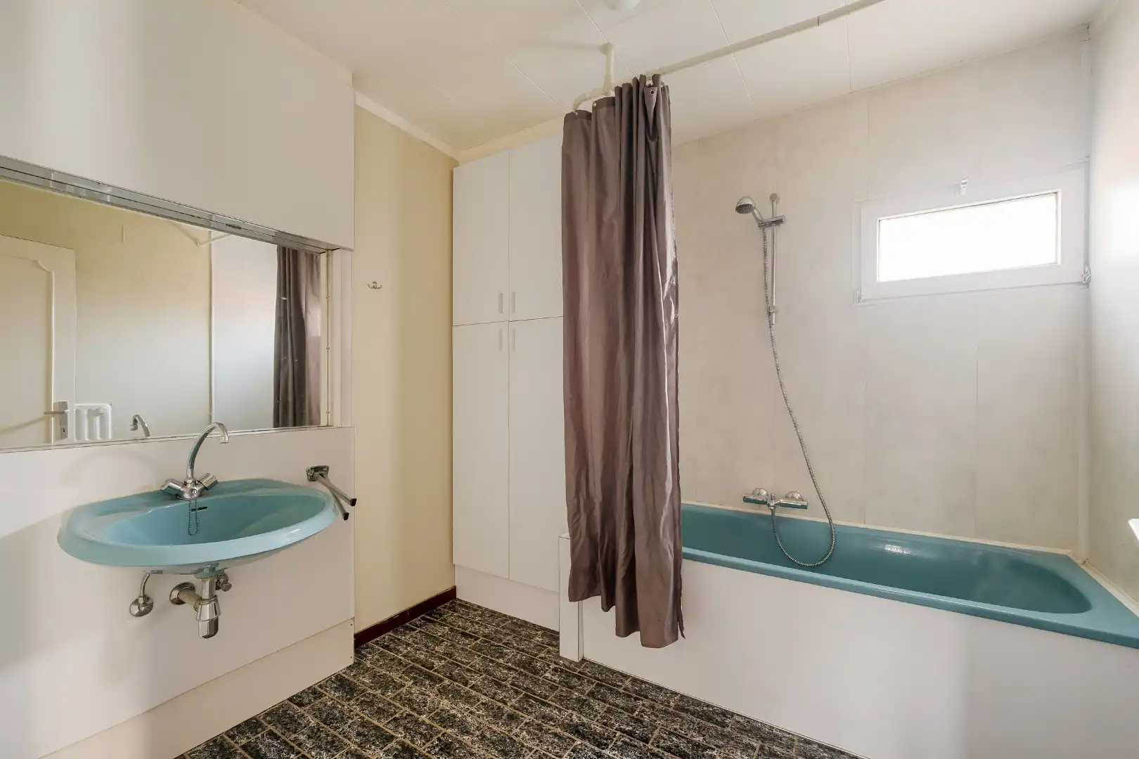 Gelijkvloerse woning met 3 slaapkamers, ruime garage en tuin. foto 12