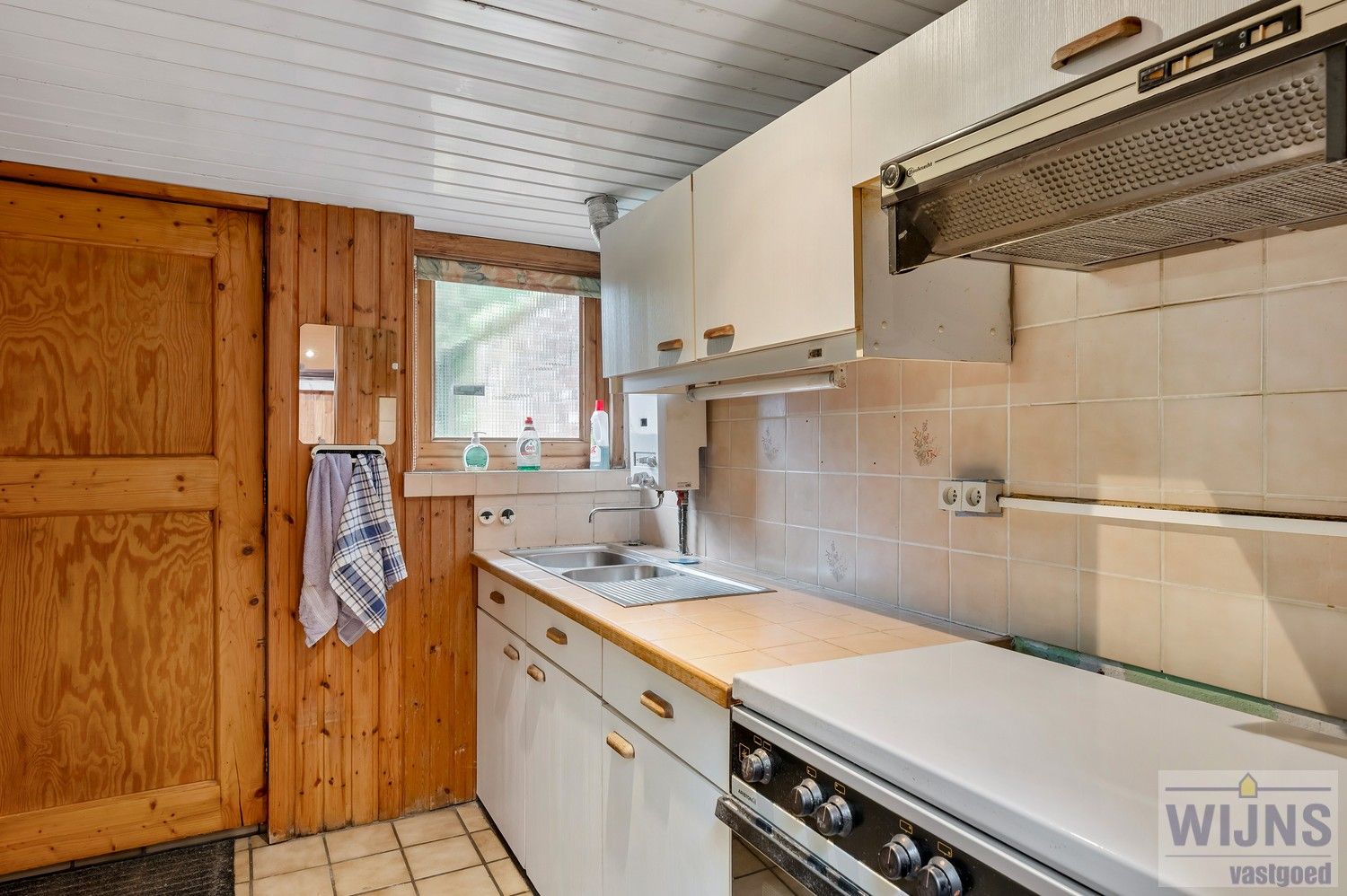 TE RENOVEREN WONING MET ACHTERUITGANG IN HET CENTRUM VAN EMBLEM foto 12