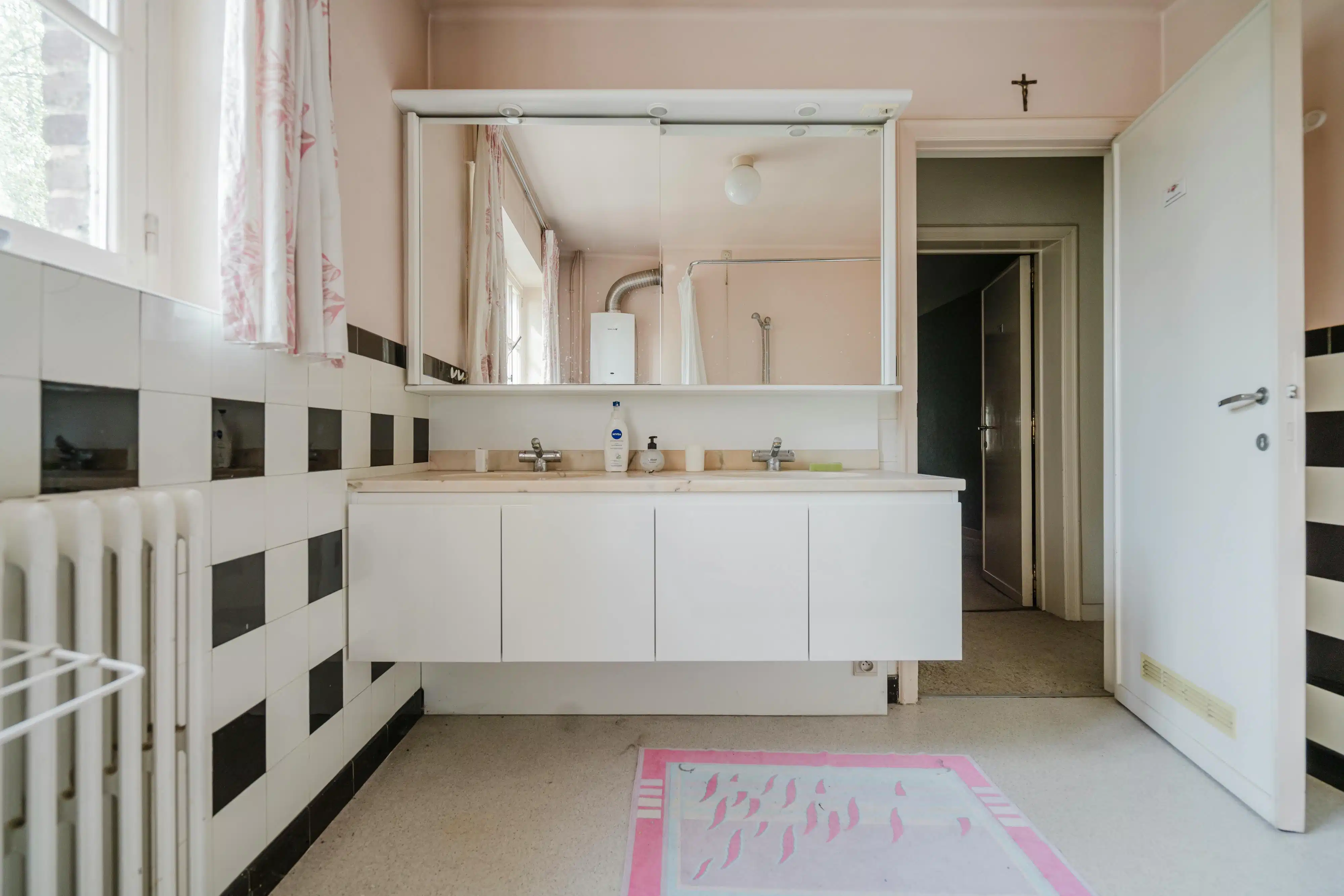 Karaktervolle woning met 4 slaapkamers te koop in Bissegem! foto 13