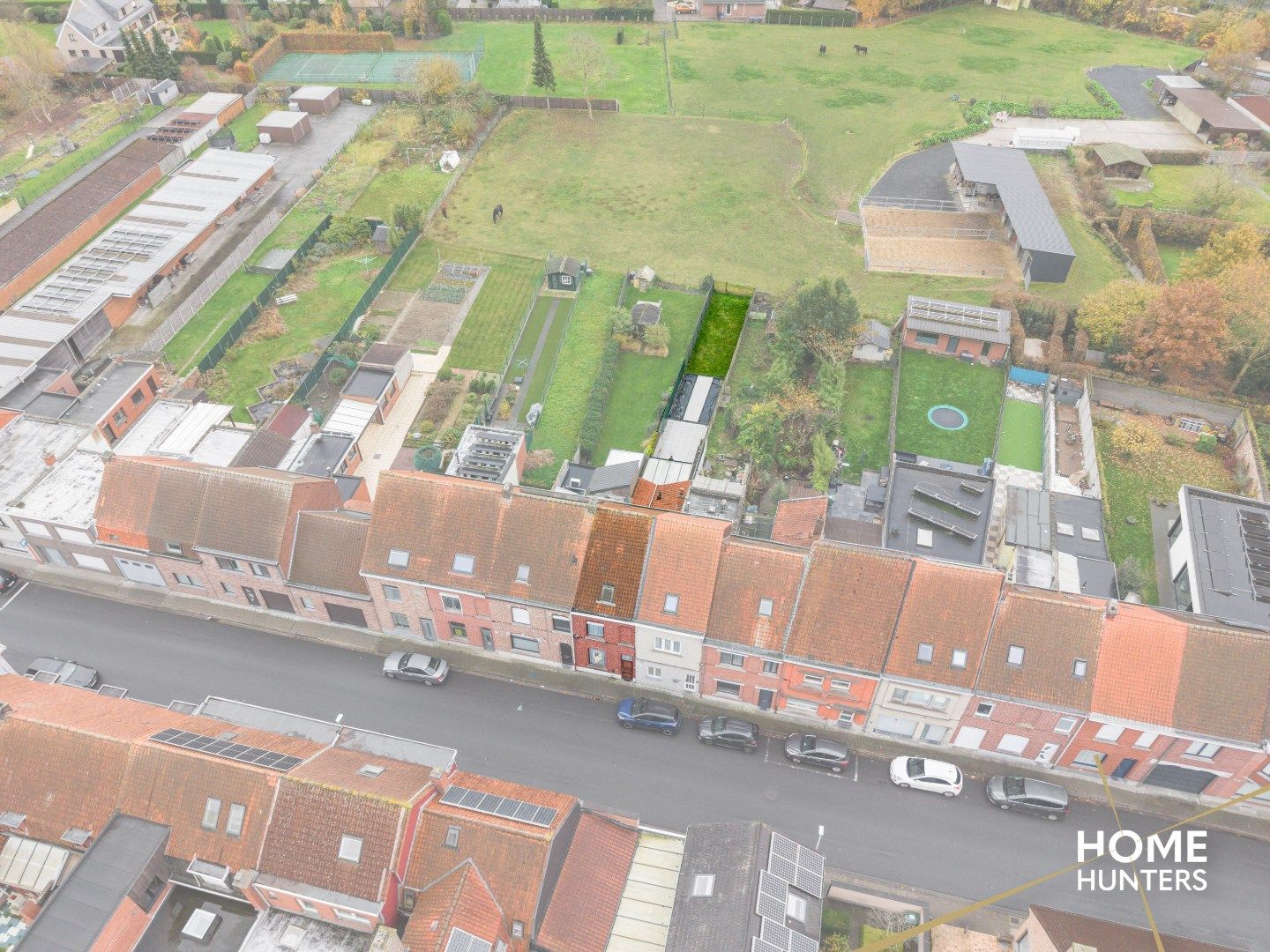 Charmante te renoveren rijwoning met 3 slaapkamers en diepe tuin op centrale ligging in Menen foto 4