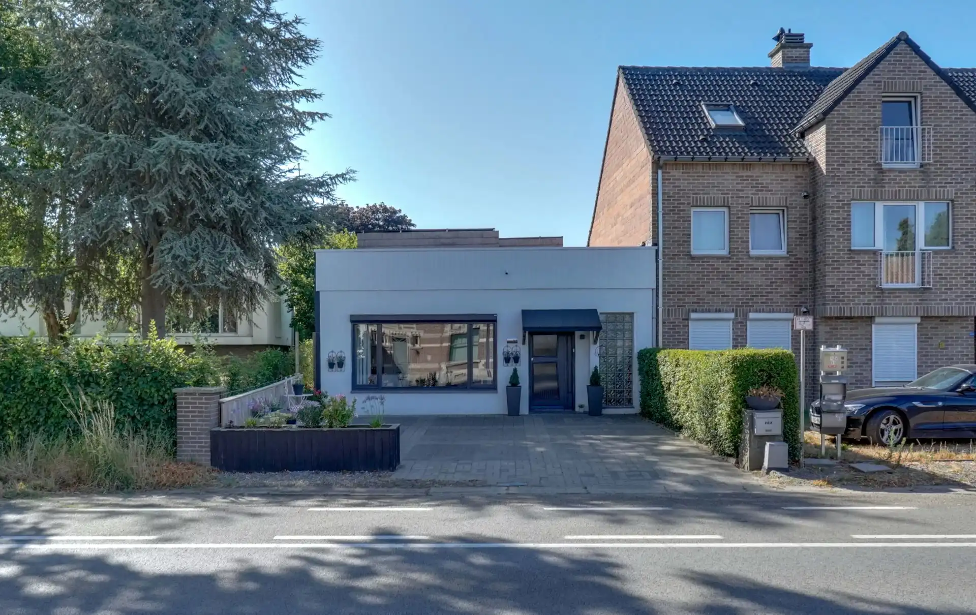 Volledig gerenoveerde gelijkvloerse woning met tuin in Riemst foto {{pictureIndex}}