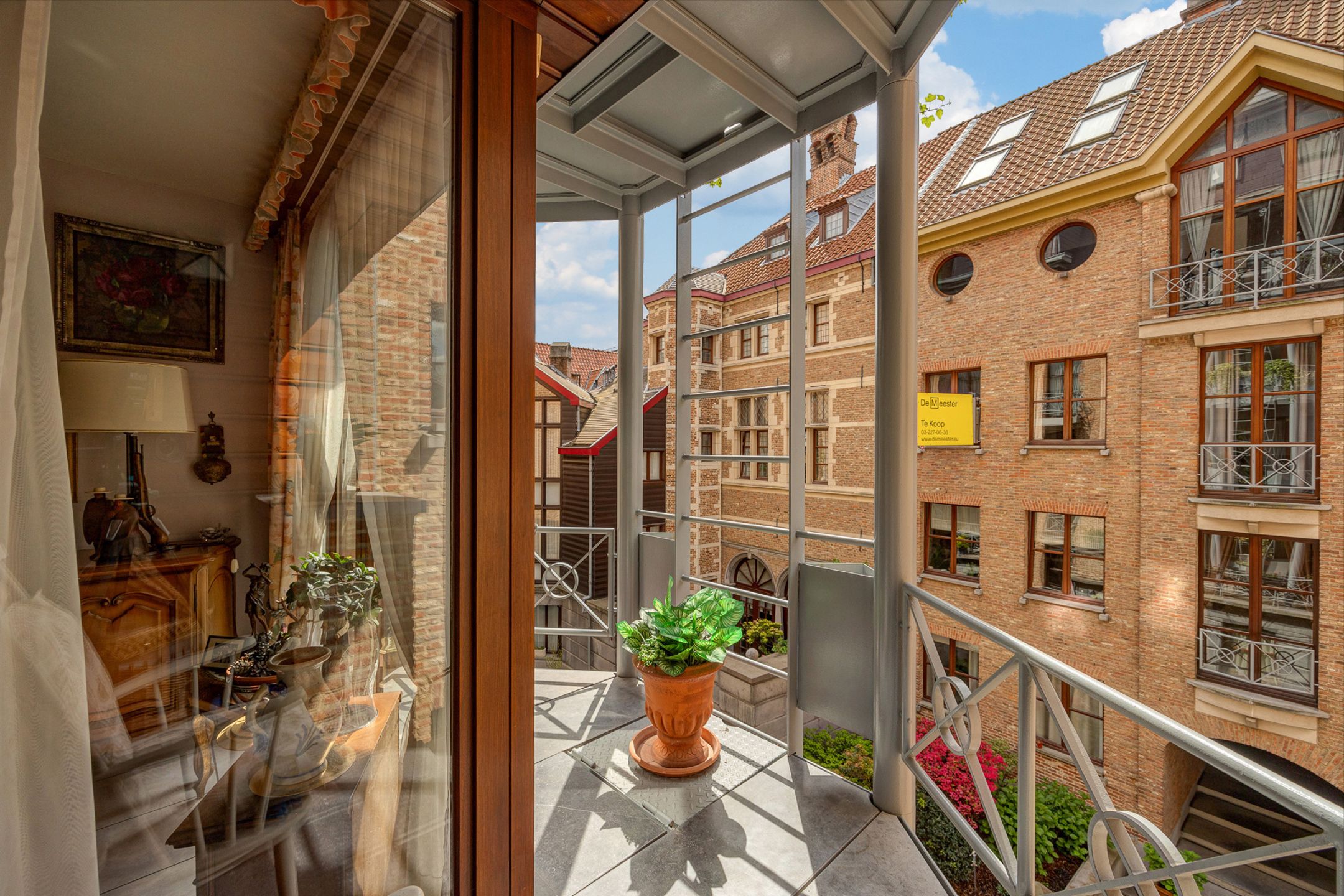 ANTWERPEN-CENTRUM - Rustig gelegen appartement met parking en zonneterras foto 1