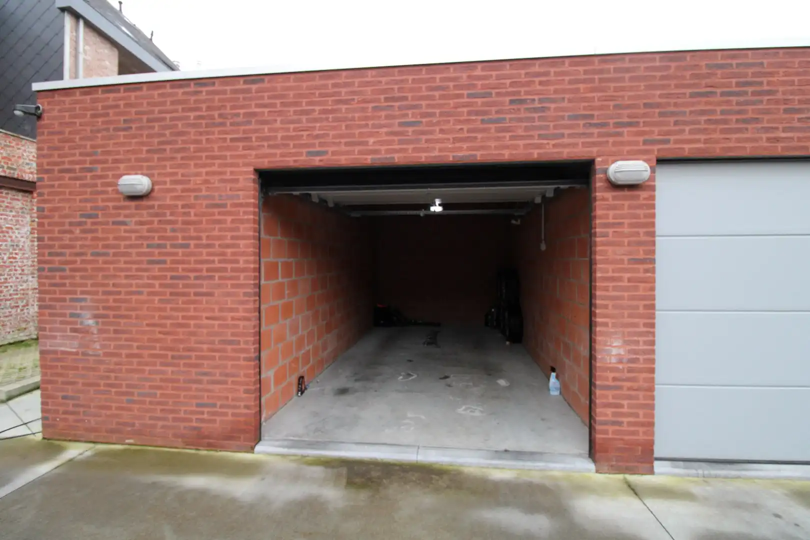 Afzonderlijke gemetste garage te huur in centrum Roeselare  foto 3