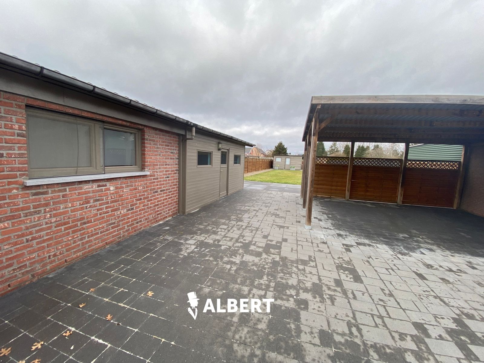 Gelijkvloers appartement met carport op perceel van 775m²! foto 3