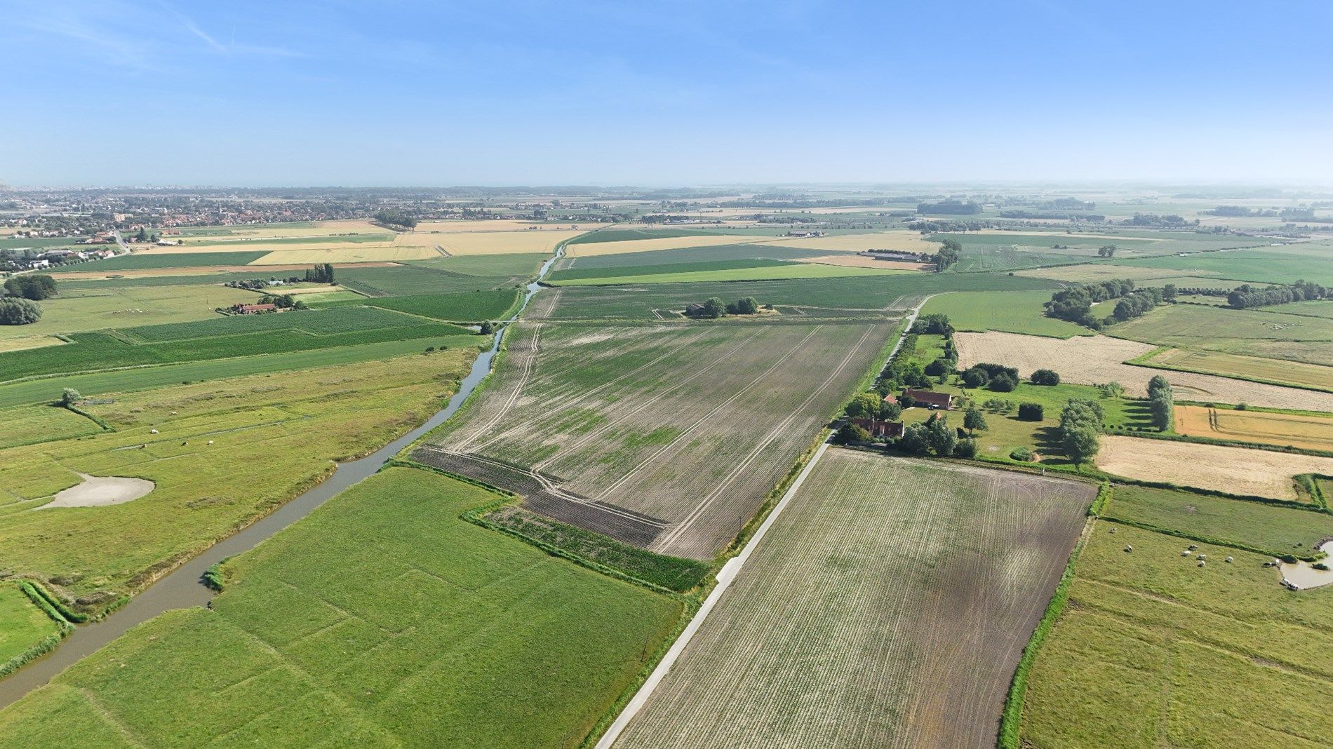 Mooi blok akkerland te Oostkerke. Vrij van gebruik. 10,51 hectare groot. foto 6