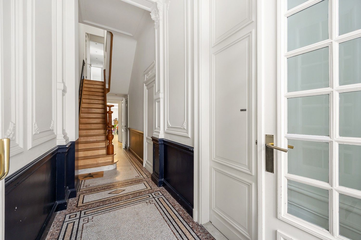 Eclectische herenhuis van ±325m² met mogelijks 5 slaapkamers en een tuin van liefst ±115m² te Zurenborg! foto 4
