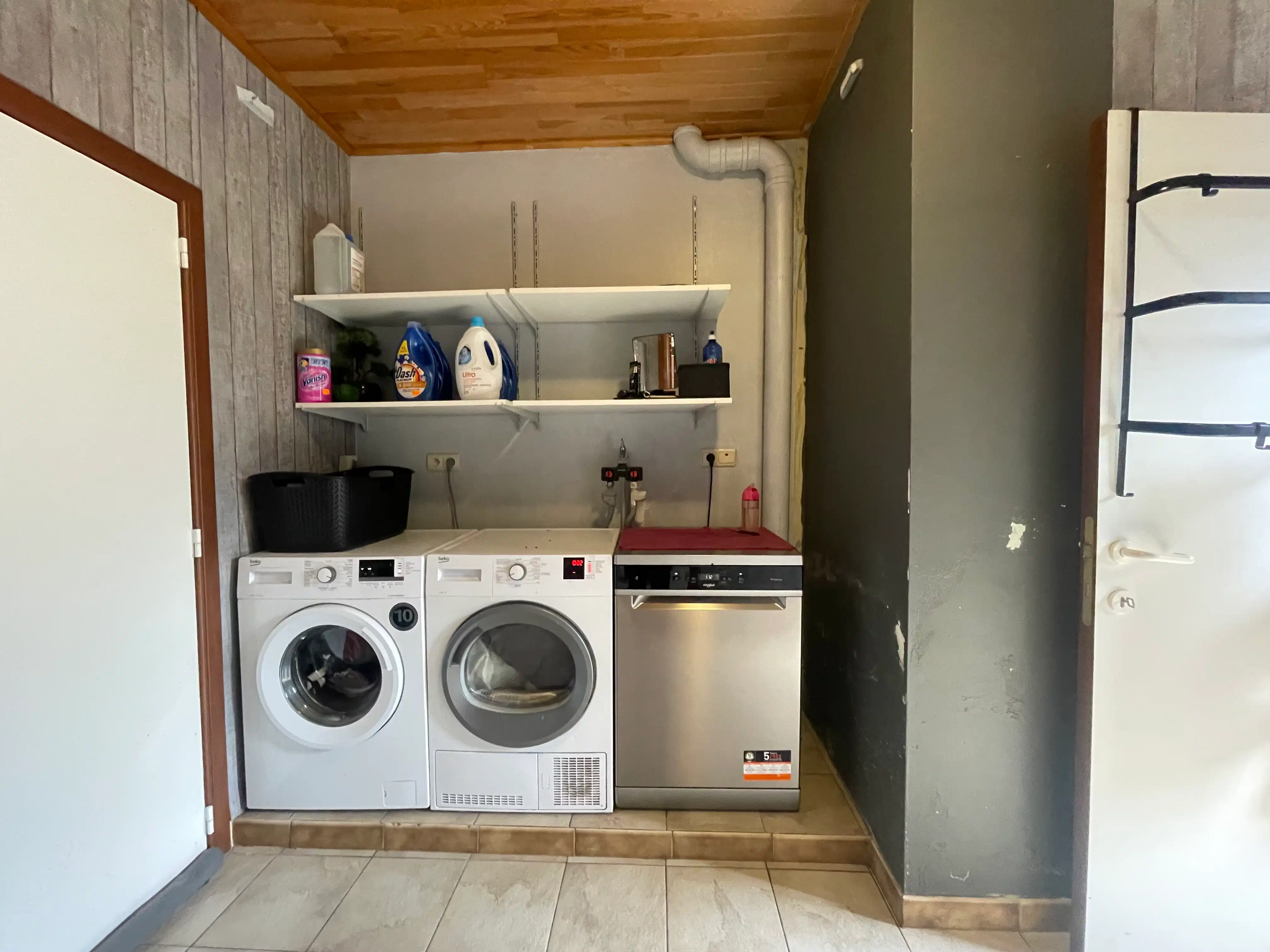 Aangename rijwoning met 3 slpk, nette tuin en 2 garages. foto 7