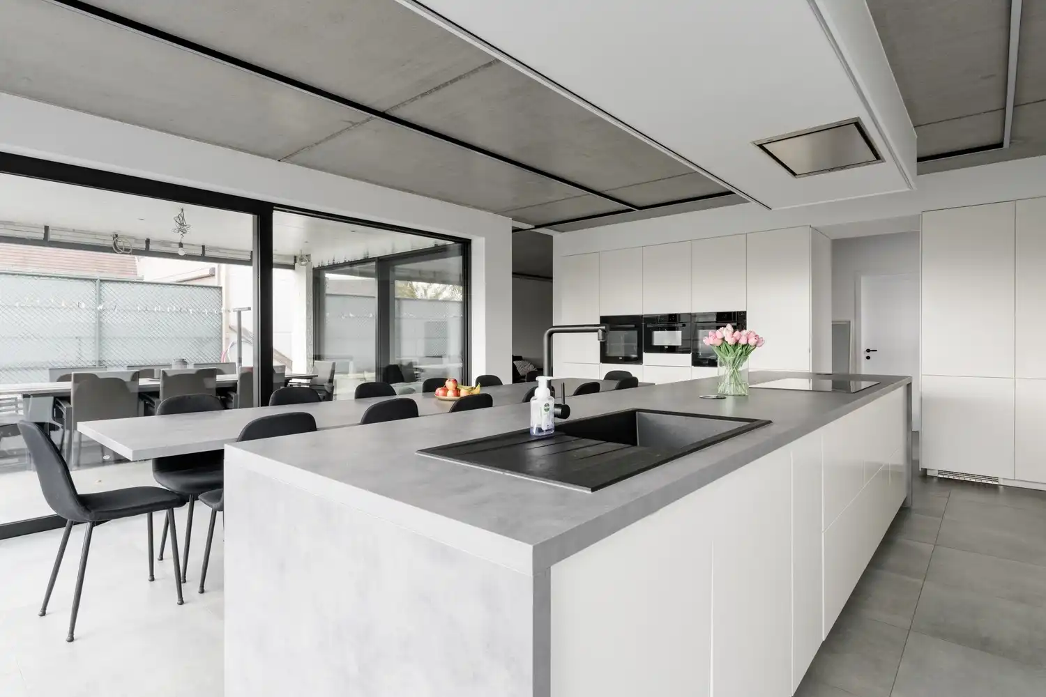 Moderne architecturale woning (2022) met 3 slaapkamers, bureau, kelder en ruime tuin te Pelt foto 13