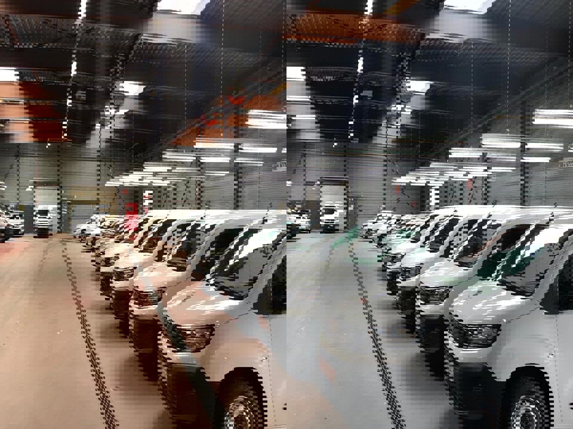 Magazijn met verhard terrein en kantoren te Kontich Industrie foto 4