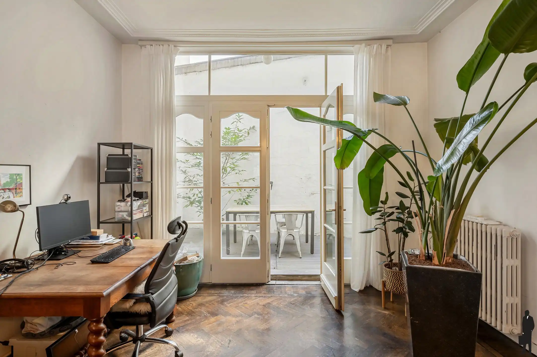 Authentiek appartement met hoge plafonds en terras foto 13