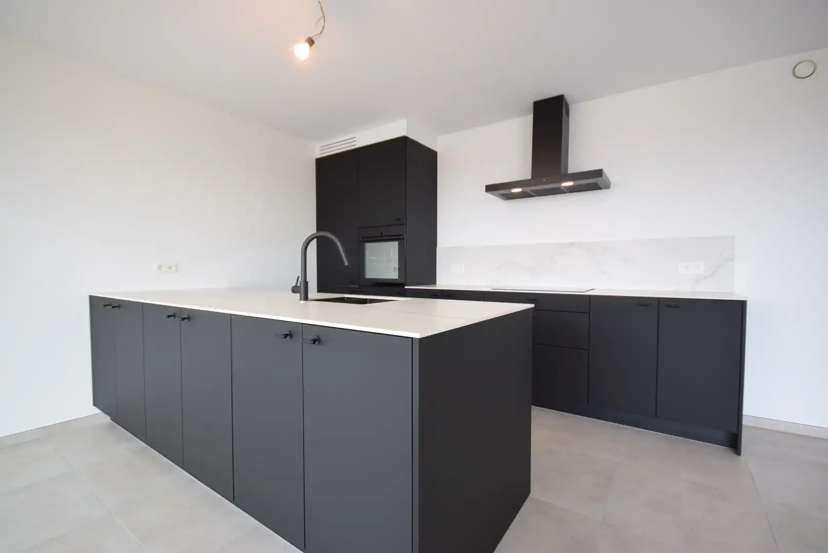 INSTAPKLAAR NIEUWBOUWAPPARTEMENT MET 2 SLAAPKAMERS, 2 TERRASSEN EN OVERDEKTE AUTOSTAANPLAATS foto 4