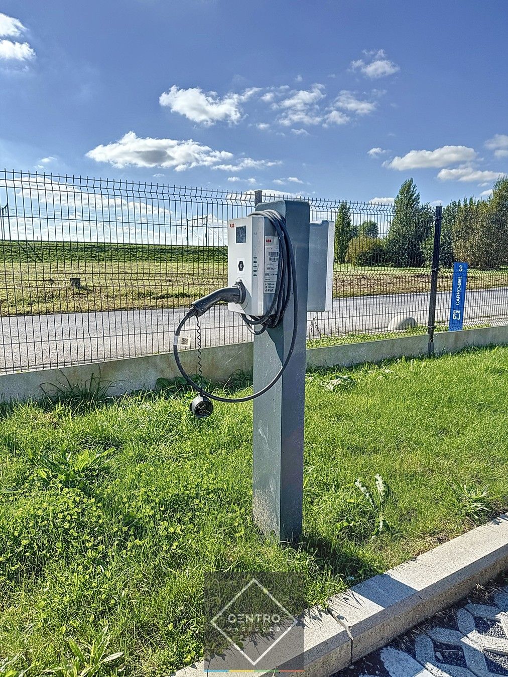 Splinternieuwe (°2023) KANTOORRUIMTE (80m²) op 1e verd. (met lift) en 4 private parkeerplaatsen (voorzien van laadpalen) te Oostende. Op 1,5km van E40/A10 (afrit Oudenburg) foto 13