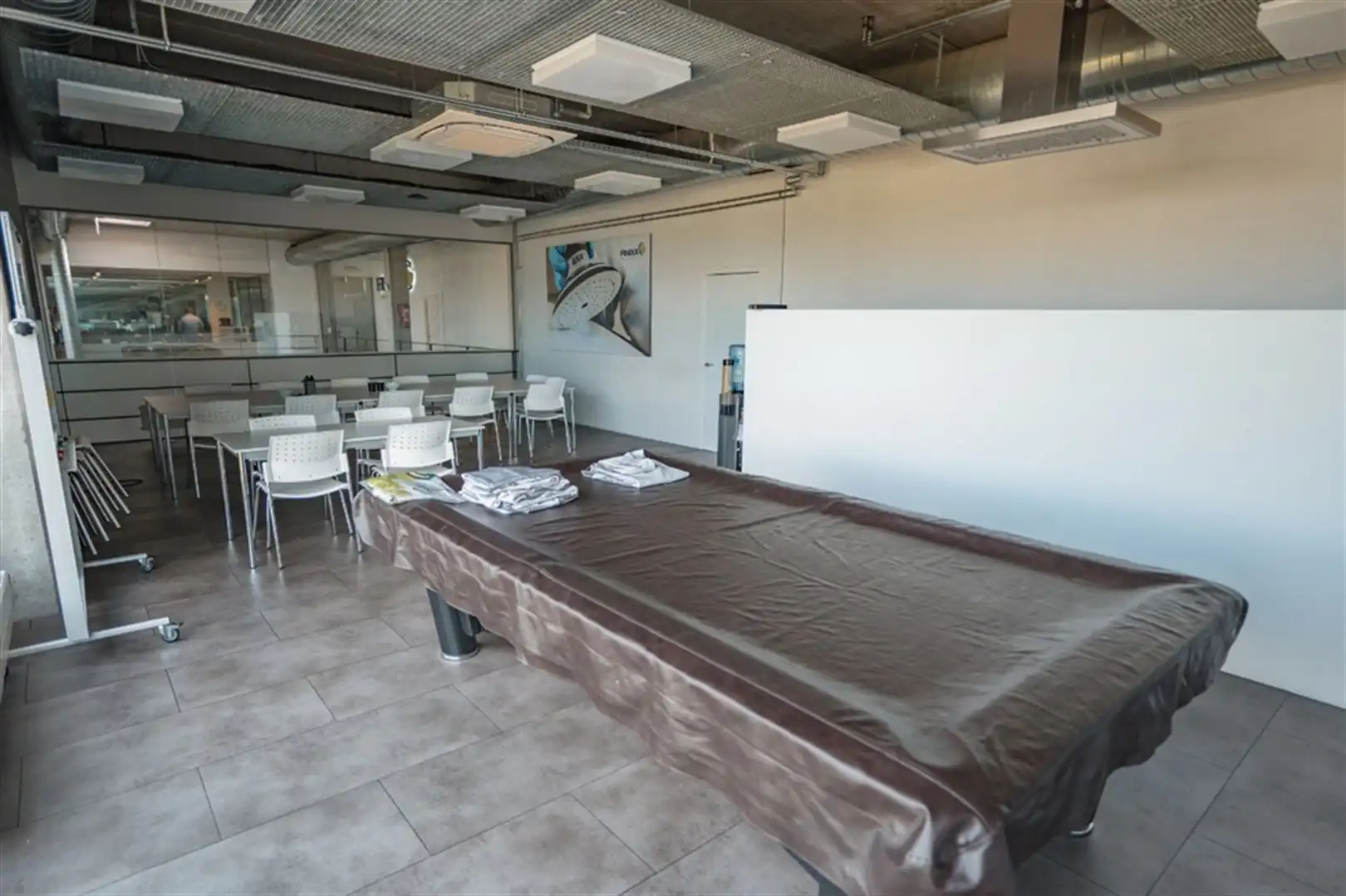 Polyvalent bedrijfsgebouw foto 32