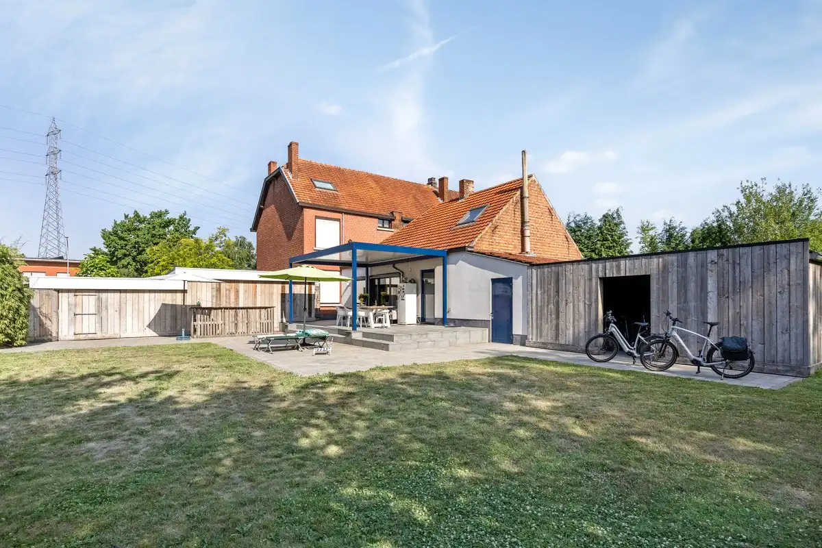 Ruim ingedeelde woning met 4 slpks op een mooi perceel van 21 are met achterliggend groen. foto 28