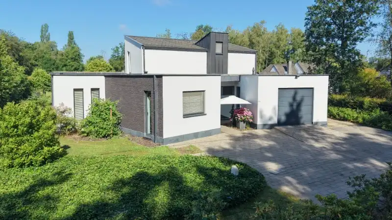 Moderne villa van 247m² op 58 are met bijgebouw-garage en zwembad foto 3