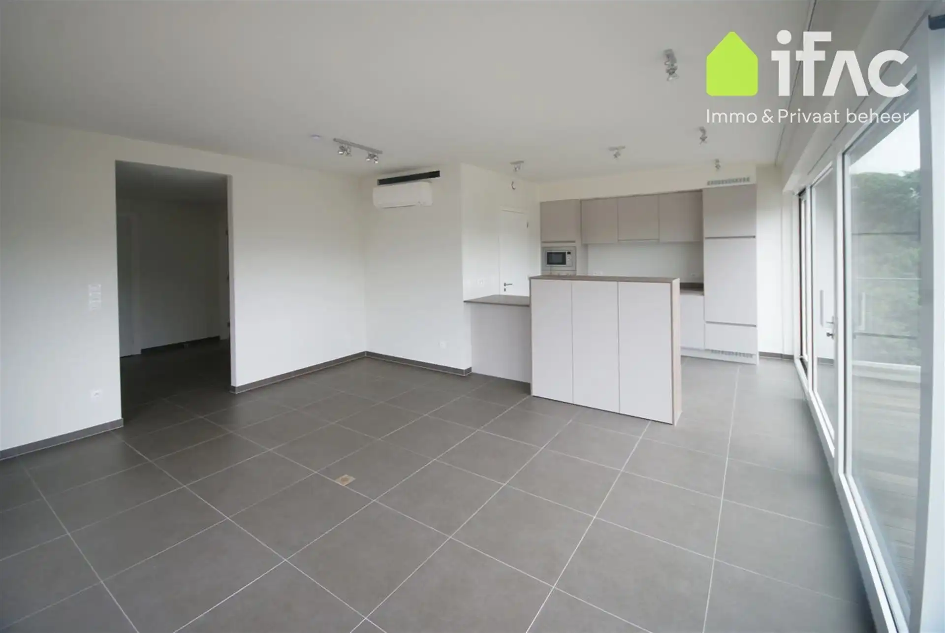 Lichtrijk penthouse appartement met ruim terras foto 3