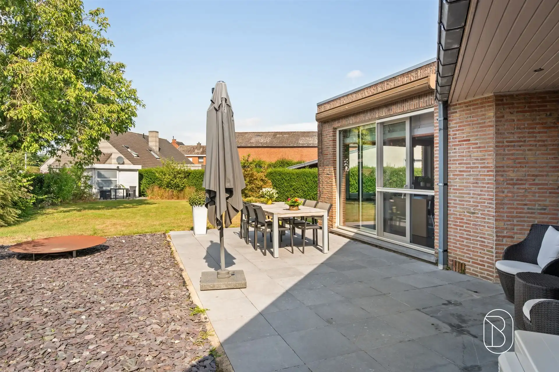 Ruime villa met praktijkruimte in doodlopende straat foto 3