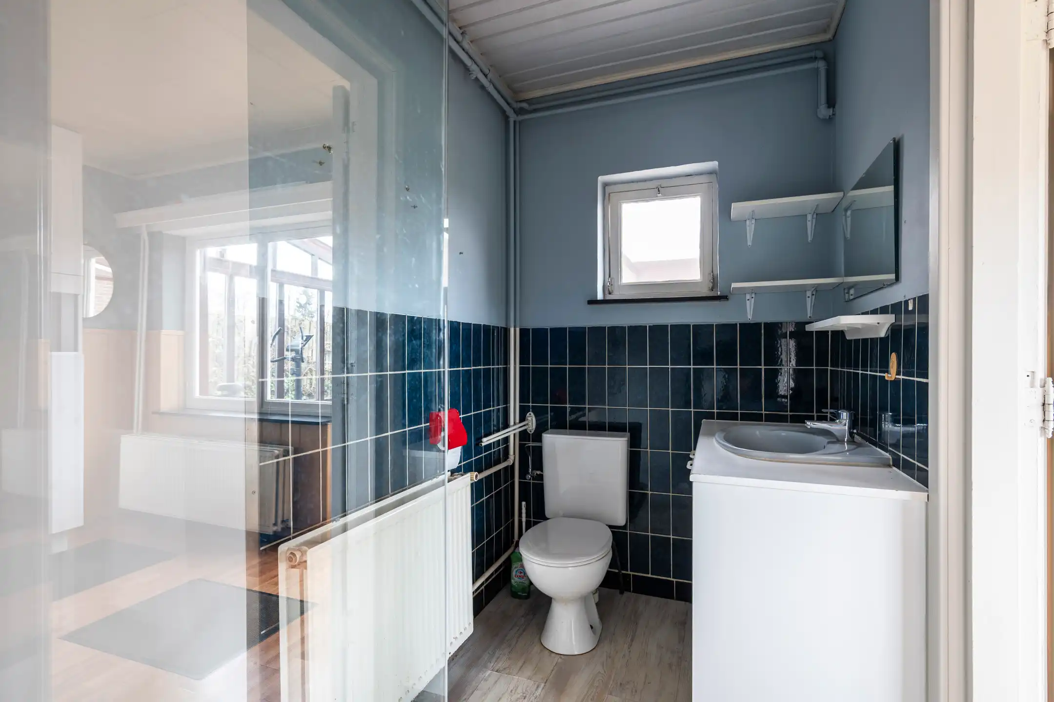  Half open woning met garage/bijgebouw op 610 m² grond. foto 8