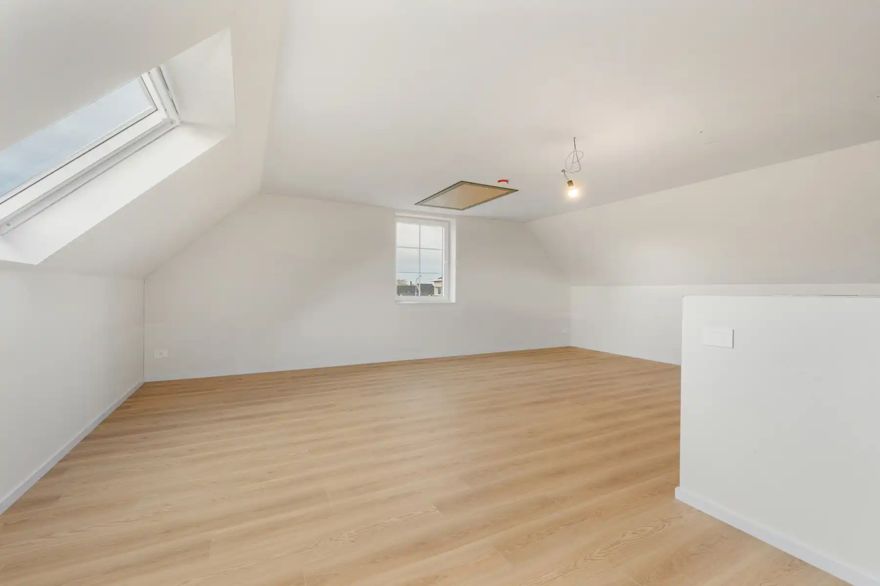 Landelijke, halfopen woning foto 24