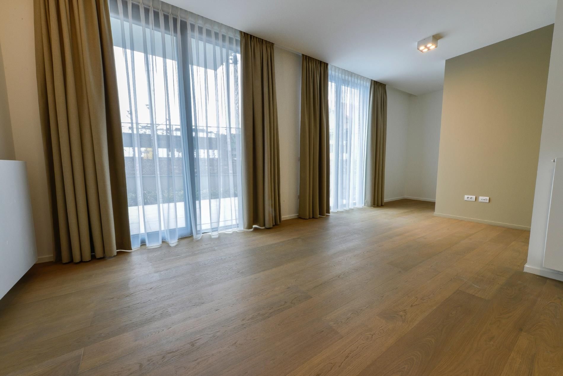 Mooie assistentiewoning  met zuidgericht terras gelegen vlakbij het centrum van Knokke en het Zegemeer foto {{pictureIndex}}