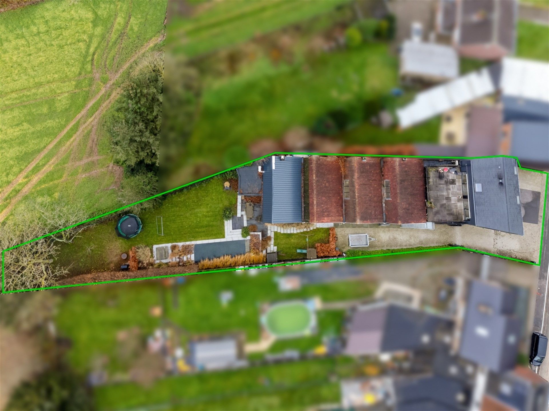 Veelzijdig gebouw bestaande uit woonst met 4 slpks, tuinloft met 1 slpk en handelspand/kantoorruimte foto 4