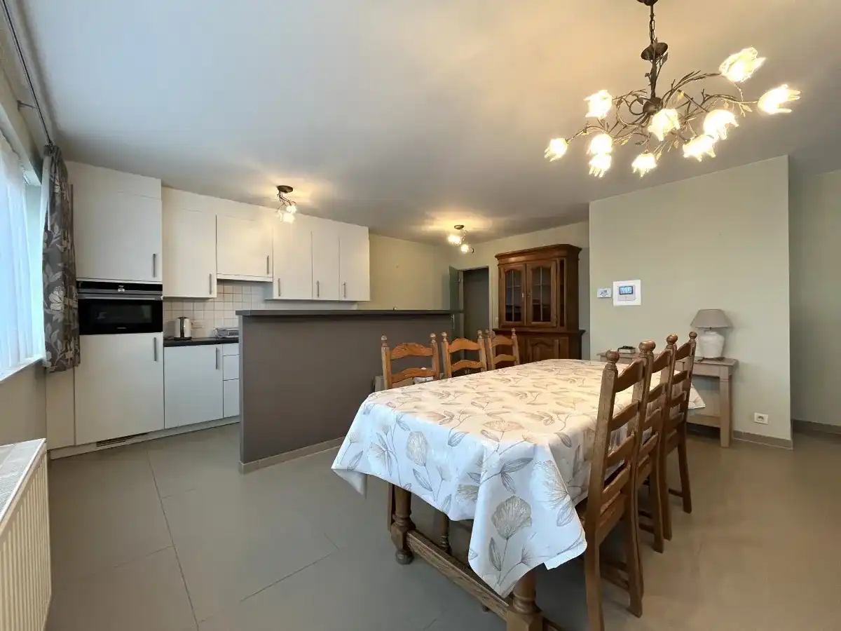 Roeselare – Ruim appartement met 3 slaapkamers en terras nabij het centrum foto 4