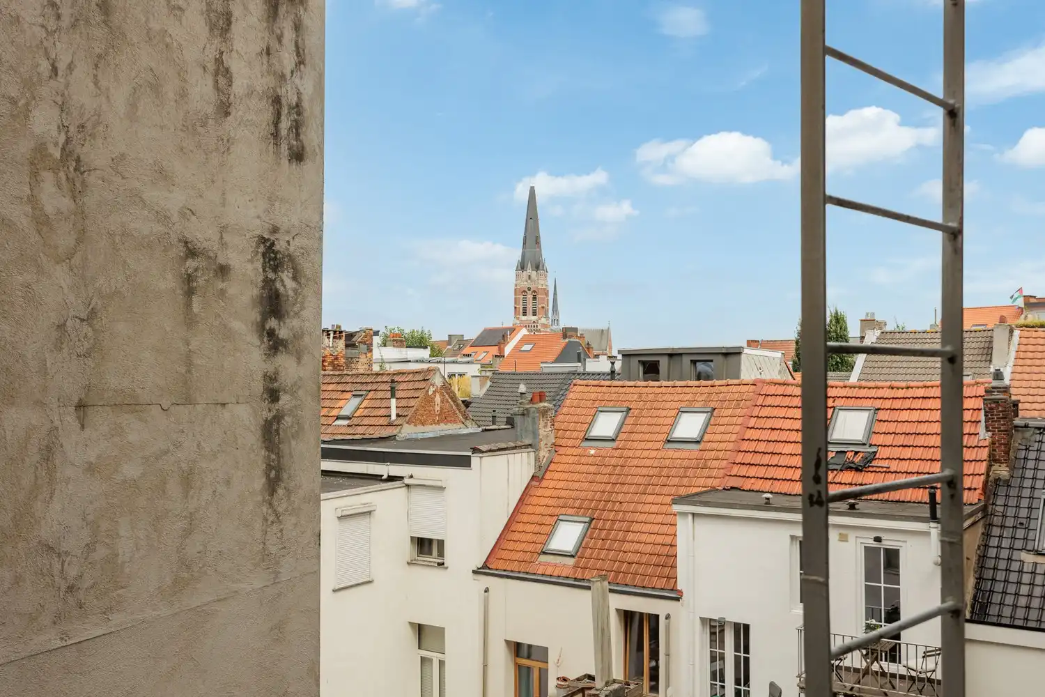 Ruim en lichtrijk 2-slpk appartement met terras en kelderberging in Borgerhout foto 24