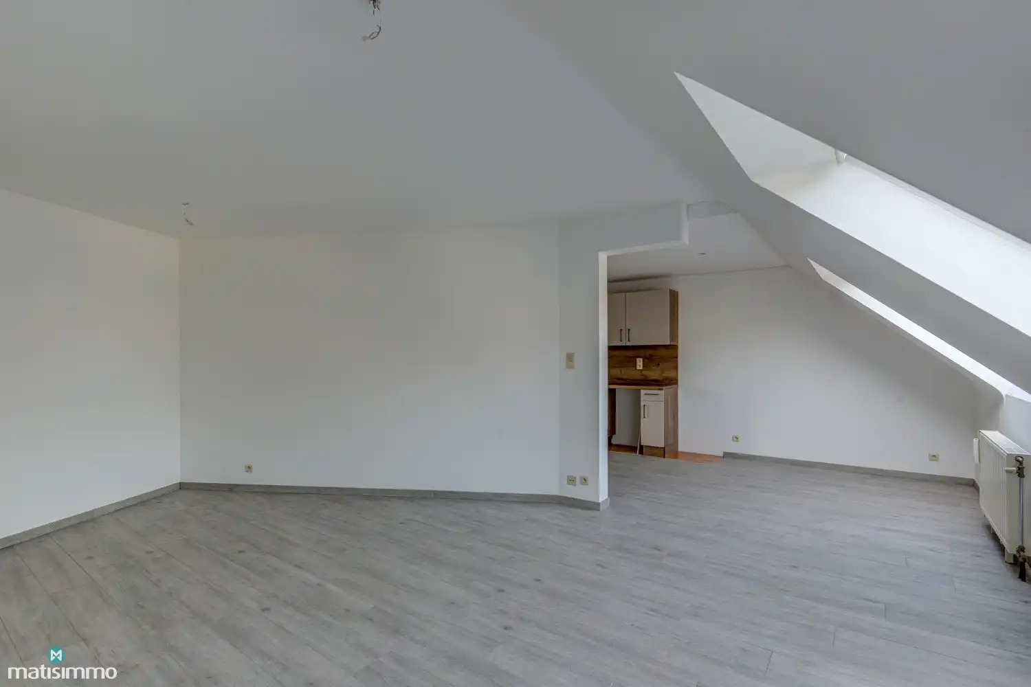 INSTAPKLAAR APPARTEMENT MET GARAGE AAN DE STADSRAND VAN TONGEREN foto 4