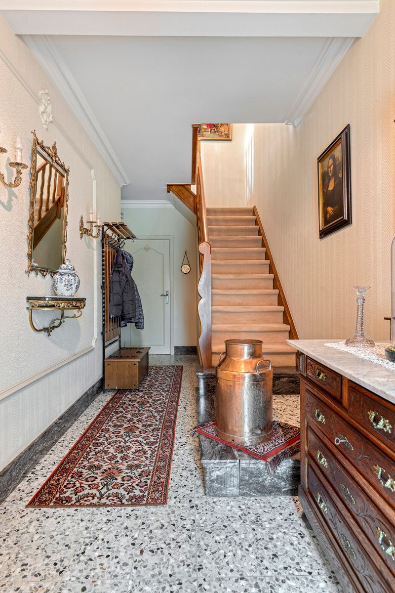 Solide en ruime te renoveren gezinswoning op toplocatie foto 4