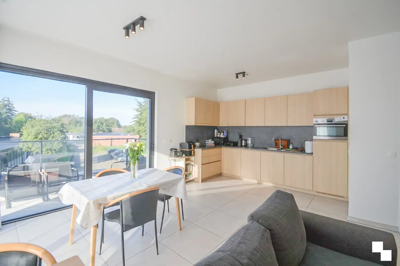Energiezuinig 2-slaapkamer appartement met garage - centrum Rumbeke foto 5