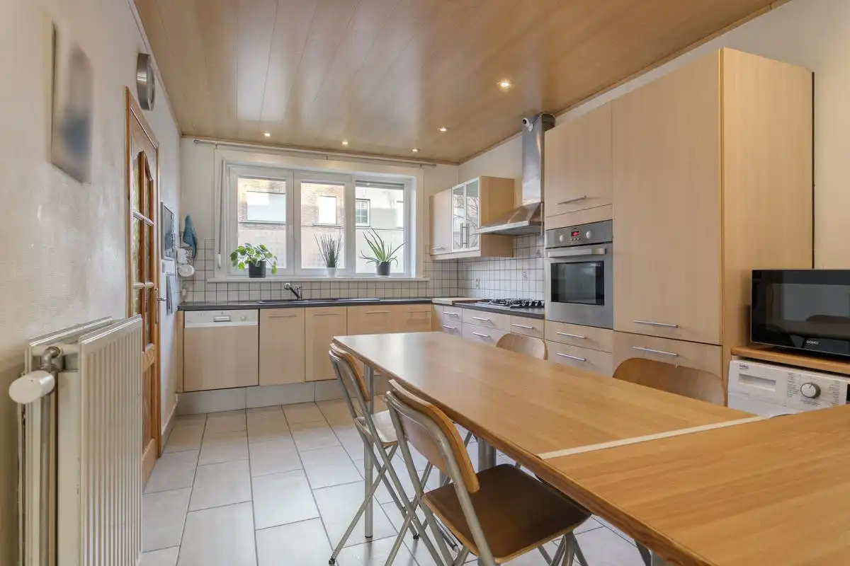 Instapklaar huis met 3 slaapkamers in centrum Assebroek  foto 4