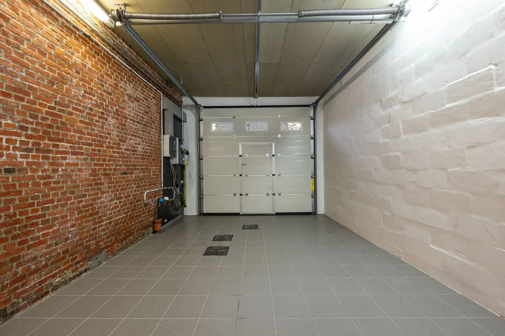 Centraal gelegen woonst met terras en garage. foto 20