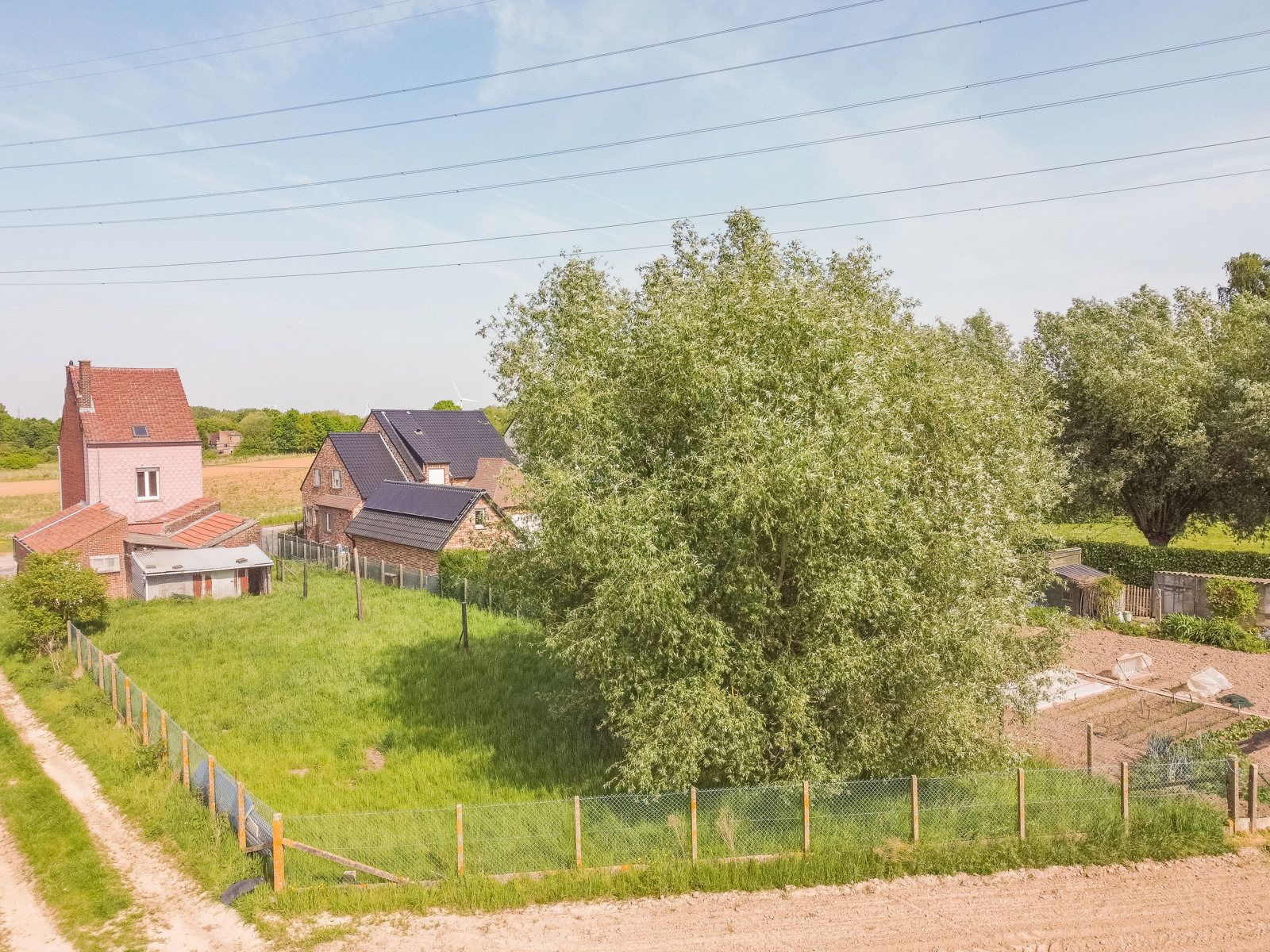 Gunstig gelegen woning met zicht op omliggende weilanden foto 4