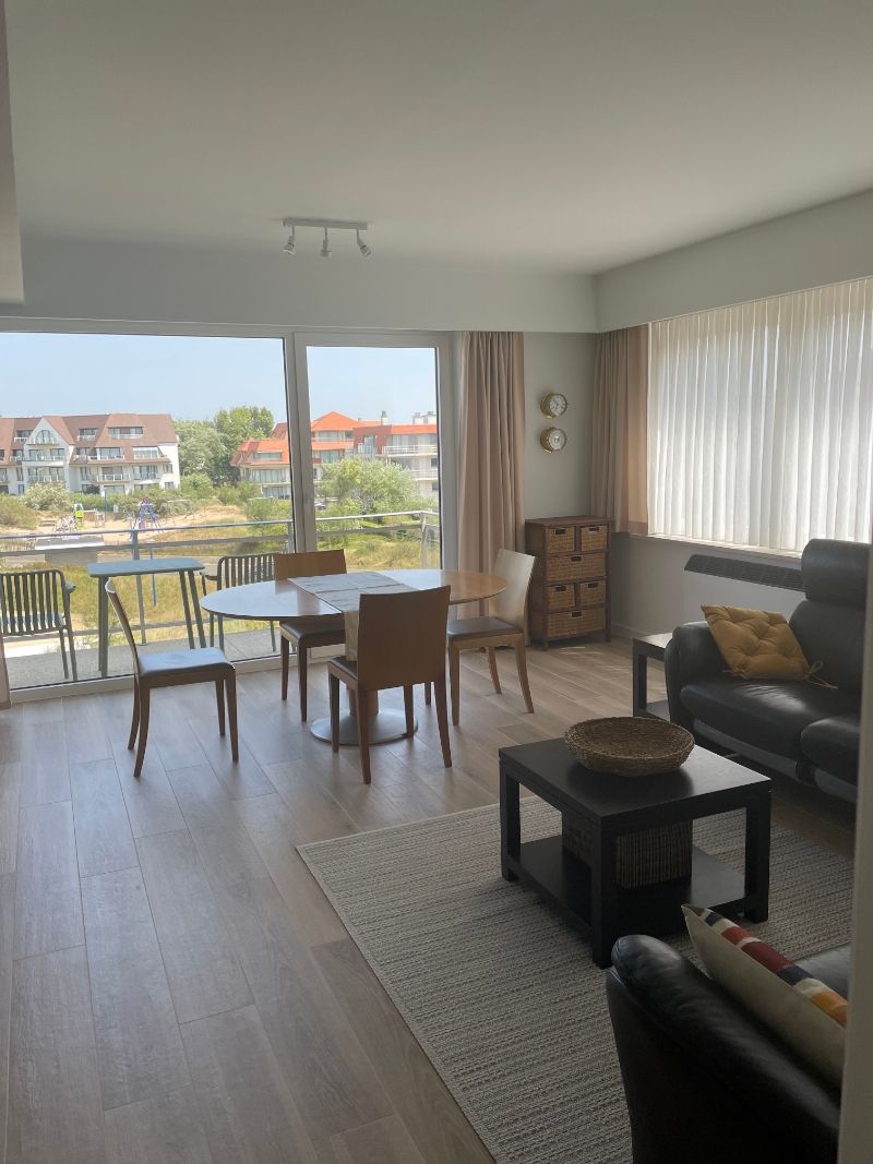 Gerenoveerd en lichtrijk appartement met schitterend open zicht over het Zonneplein! foto 2