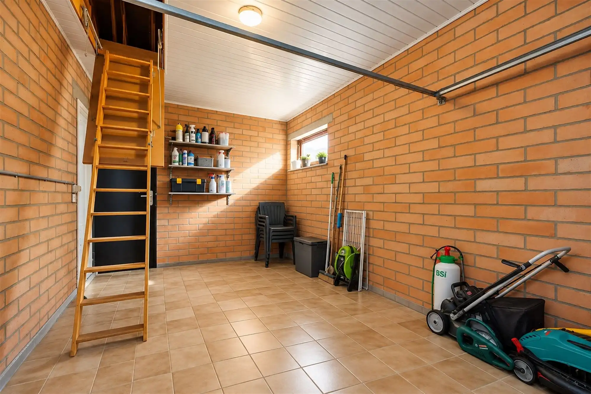Ruime gelijkvloerse villa met garage en grote tuin foto 29