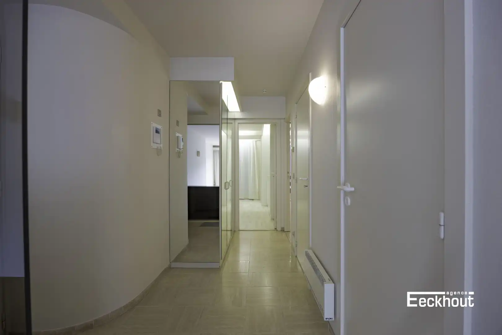 Mooi en centraal gelegen 2 slaapkamerappartement met open zicht! foto 12