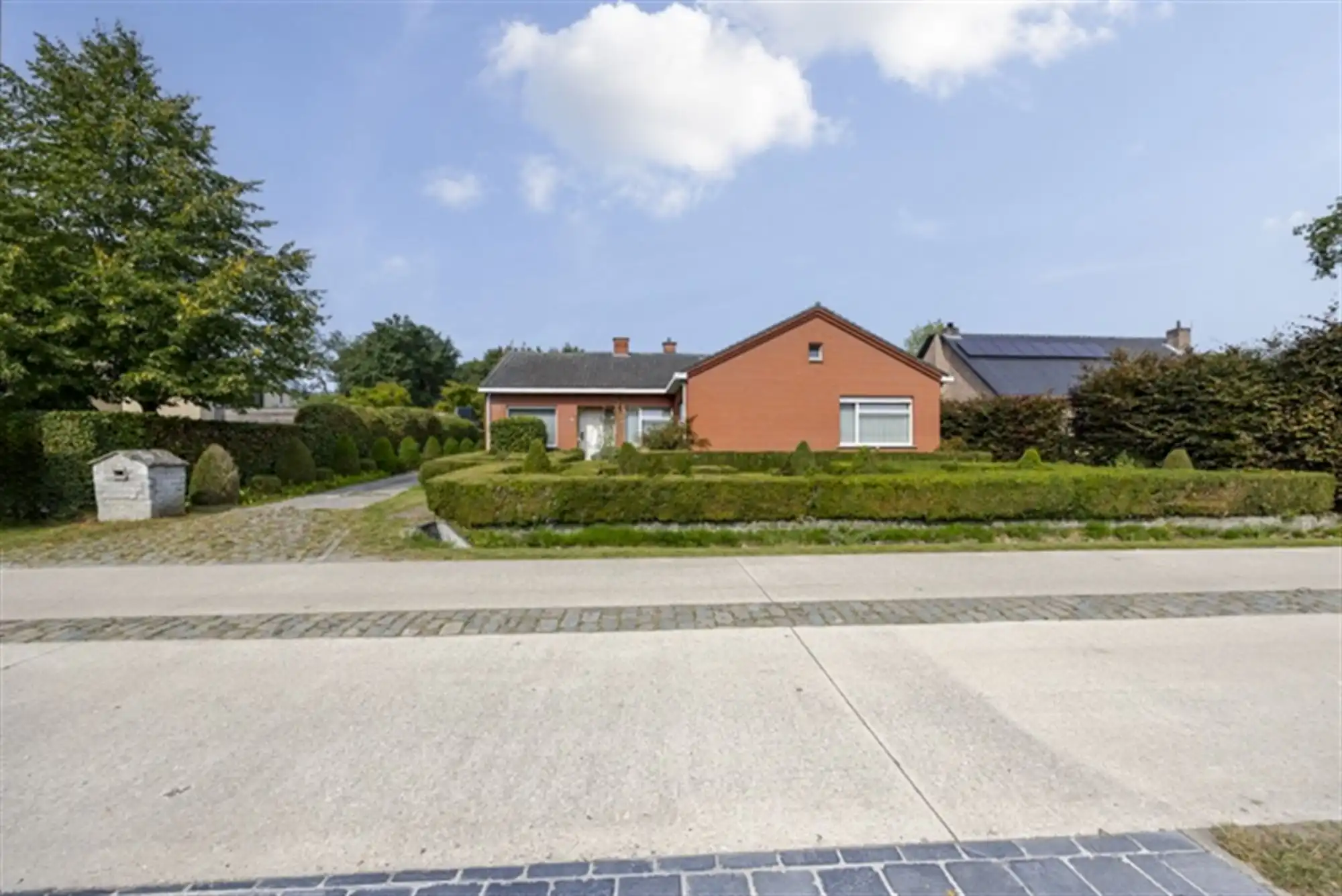 Landhuis met bijgebouwen op 3835 m² op rustige ligging foto 2