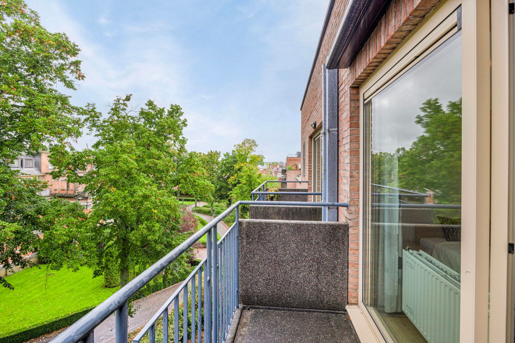 Ruime studio Leuven met groen verzicht foto 3