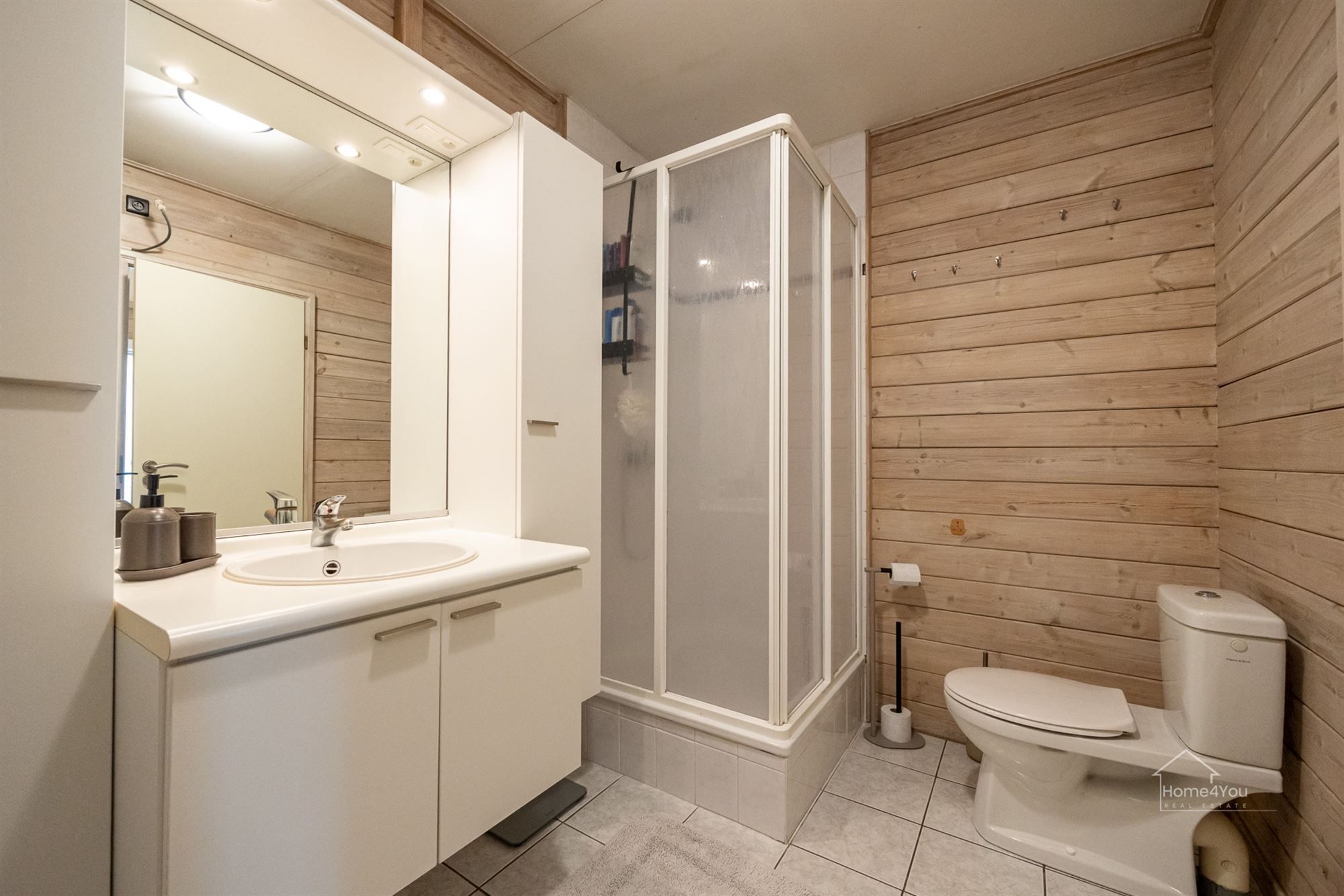 Vrijstaande woning op ruim perceel foto 12